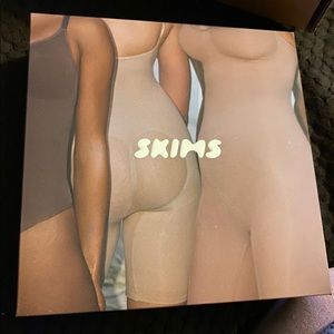 Skims Sculpting Bodysuit Onxy
